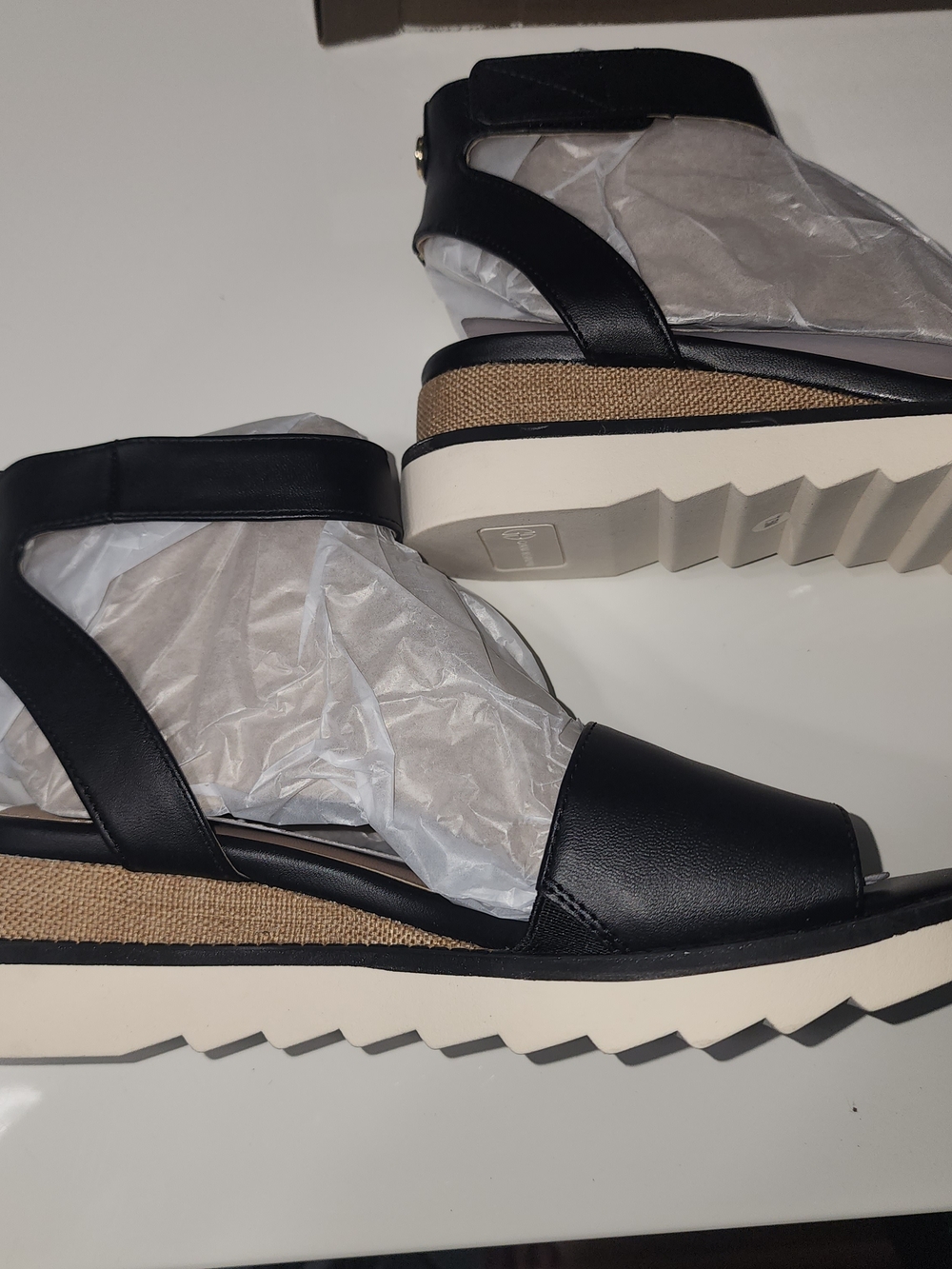 Giani Bernini Women's Black Ankle-Strap Platform Sandals Size 7.5 - Picture 3 of 13